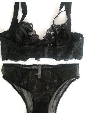 NWOT EVE'S TEMPTATION UNDERWIRE LACE BRA/PANTIES 2PC SET